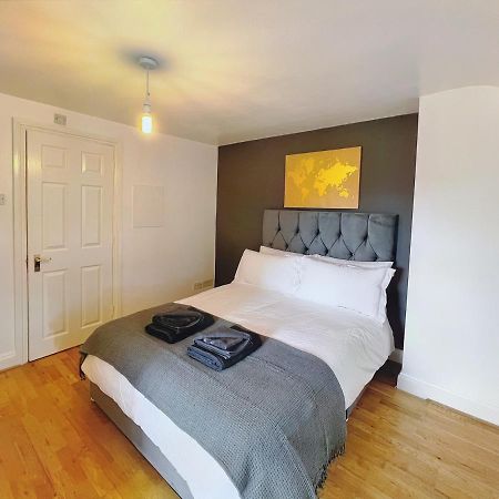Lovely 2-Bedroom Serviced Apartment Greater 런던 외부 사진