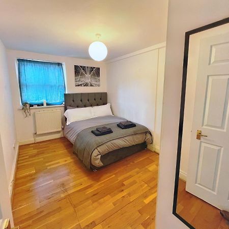 Lovely 2-Bedroom Serviced Apartment Greater 런던 외부 사진