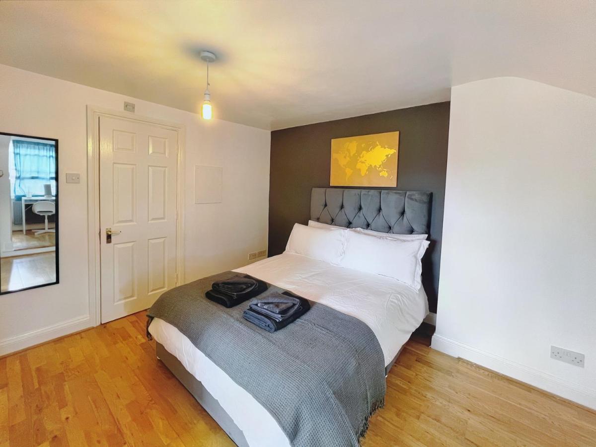 Lovely 2-Bedroom Serviced Apartment Greater 런던 외부 사진