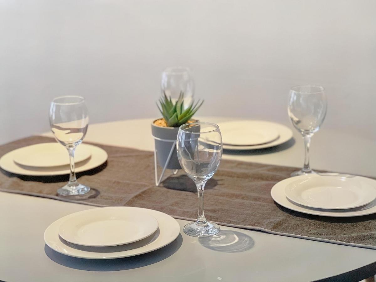 Lovely 2-Bedroom Serviced Apartment Greater 런던 외부 사진